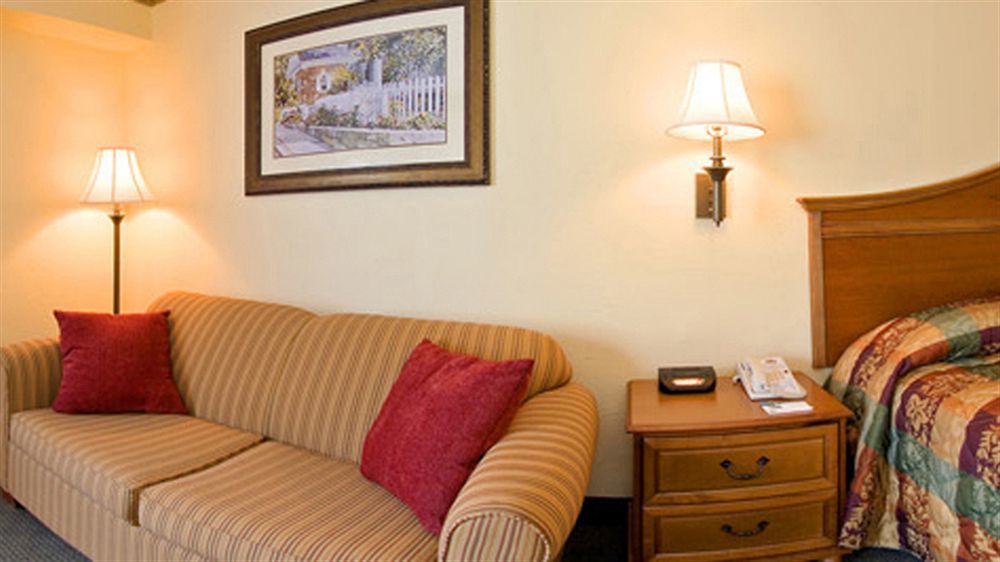 Country Inn & Suites By Radisson, Williamsburg East Busch Gardens , Va Exterior photo
