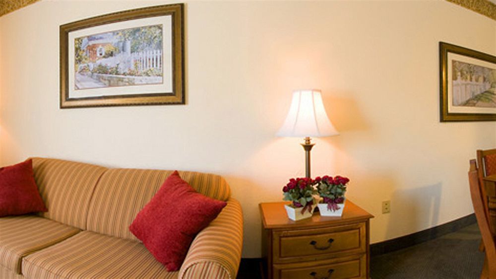 Country Inn & Suites By Radisson, Williamsburg East Busch Gardens , Va Exterior photo